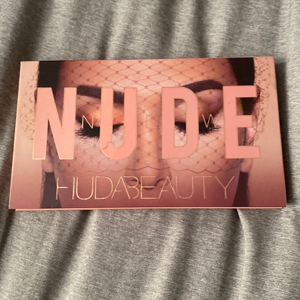 HUDA Beauty New Nude palette!